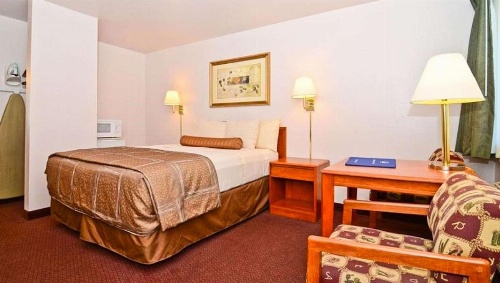 Magnuson Hotel Manitou Springs image 11