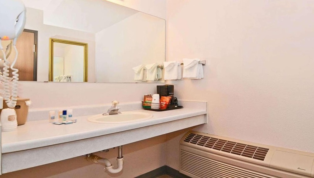 Magnuson Hotel Manitou Springs Main image