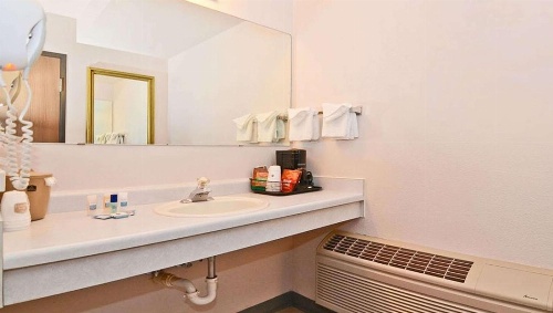 Magnuson Hotel Manitou Springs image 2