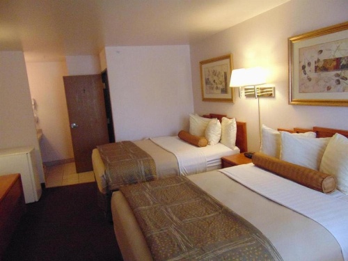 Magnuson Hotel Manitou Springs image 4